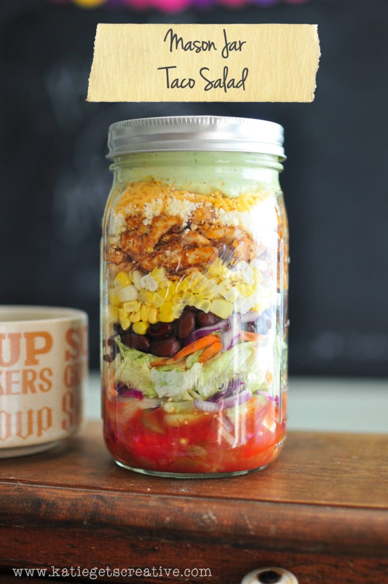 Mason Jar Taco Salad from www.katiegetscreative.com