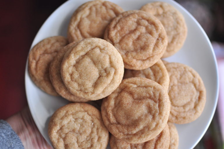 A plate of snickerdoodle cookies