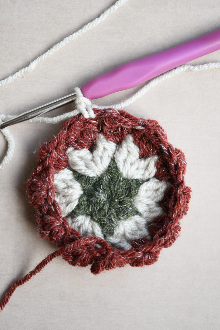 Placement for attaching the yarn with a standing single crochet stitch for the 4th round